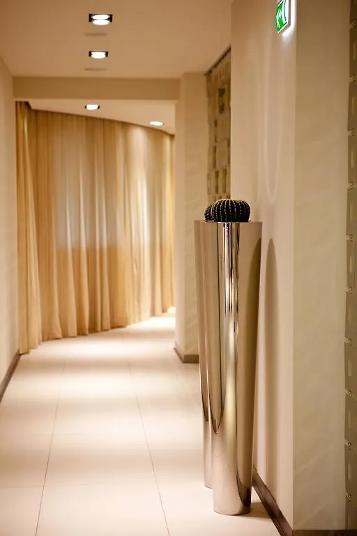 **** Otel Albergo Dei Laghi Turate İtalya